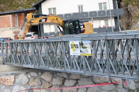 Začetek gradnje začasnega mostu v Stranjah in popolna zapora na območju gradnje (6)